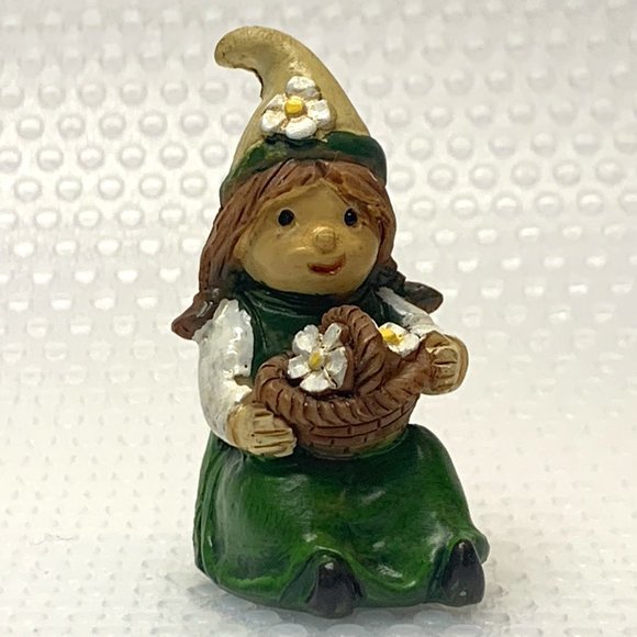 Miniature Dollhouse Fairy Garden Accessories Flower Lady - Picture 1 of 6